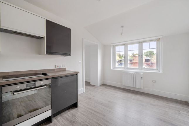Flat 2, Crown House Lower Street, Haslemere photo 4