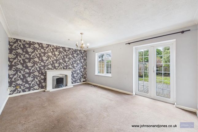 44, Bridge Road, Chertsey photo 2