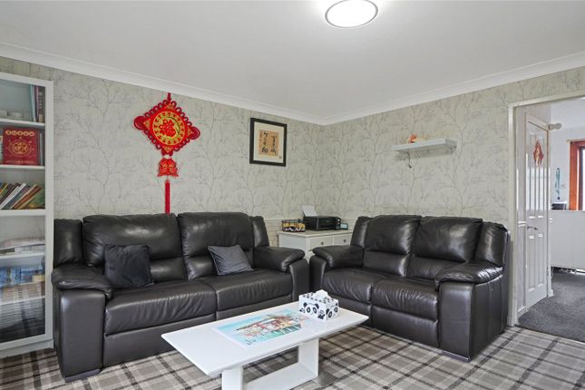 24, Kincardine Drive, Glasgow photo 3