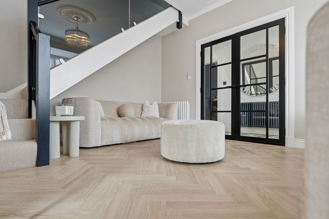 10 Hutchison Drive, Glasgow photo 4