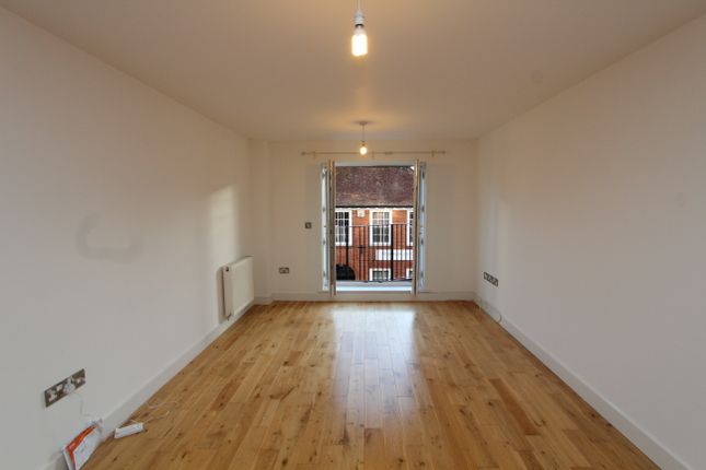 4, Polo Court, Petersfield photo 2