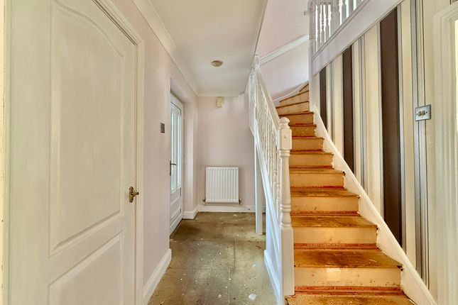 22 Clarke Hall Road, Wakefield photo 3