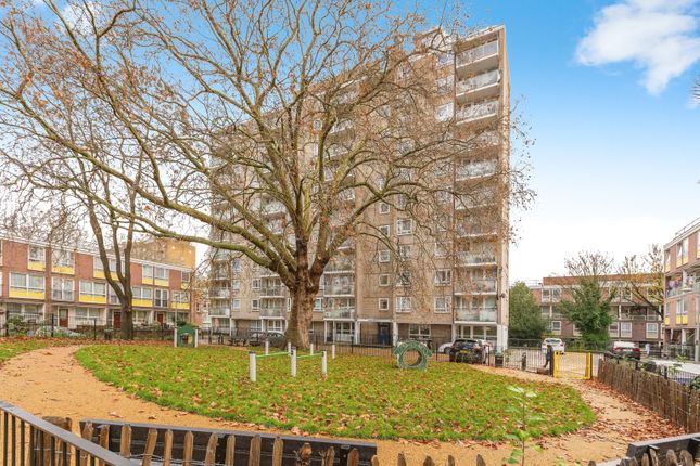 Flat for sale in Clarence Gardens, London