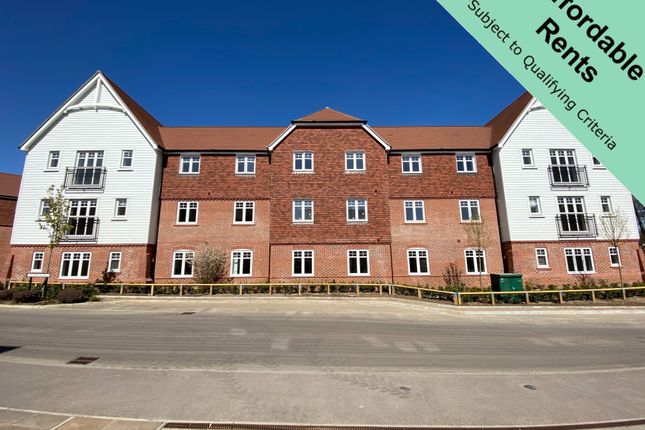 2-bed flat on 3 Heather Court,, Emerald Avenue, Hampshire, £1,120/mo