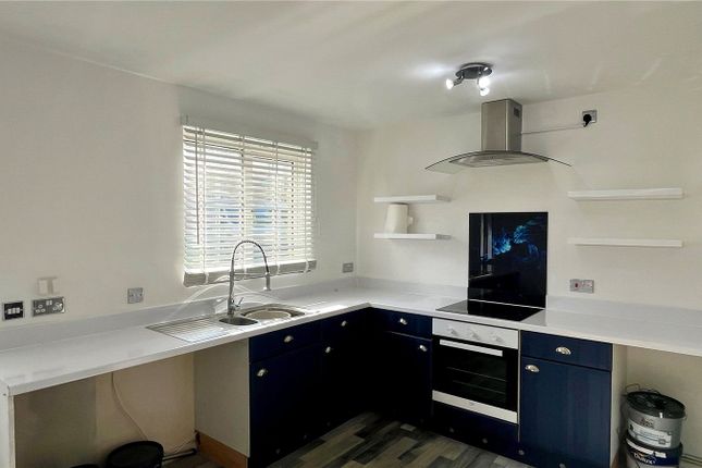 23, Helena Court, St. Austell photo 3