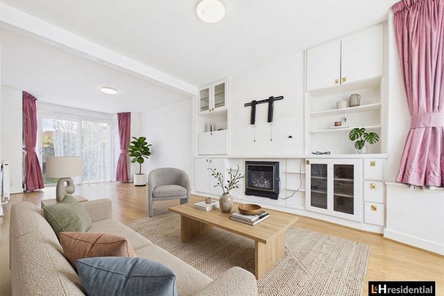 31 Manor Way, Borehamwood photo 3