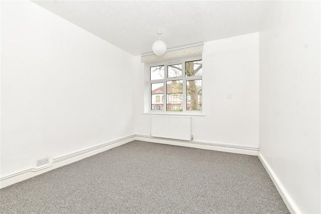 Flat for sale in Carshalton Road, Sutton, Surrey