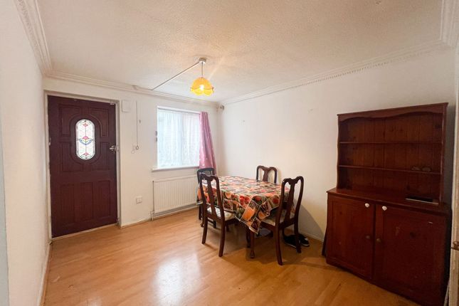 2 Gurney Close, Barking photo 5
