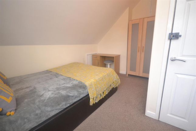 Thumbnail Room to rent in School Terrace, Reading