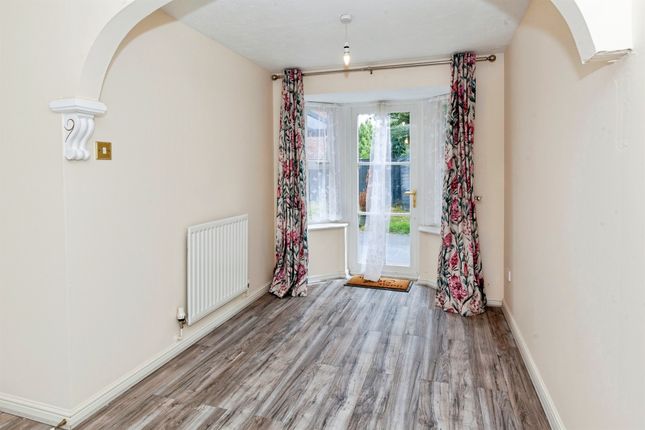 74, Moor Furlong, Slough photo 3