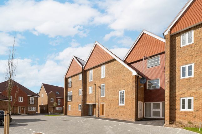 Thumbnail Flat for sale in Chinon House, Tadworth, Surrey