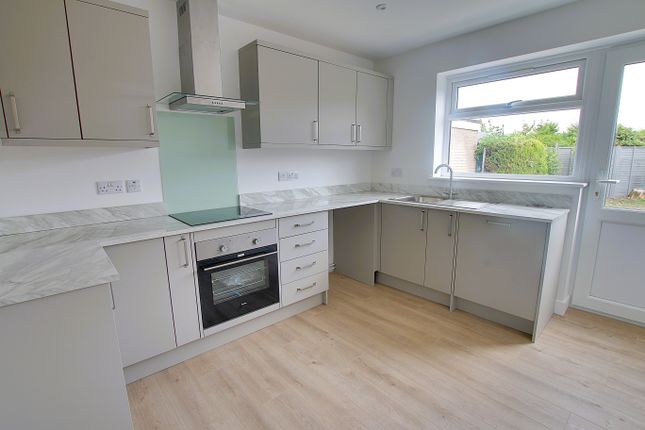 24, Chestnut Crescent, March photo 3