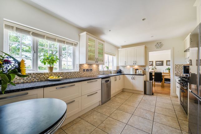 10 Bax Close, Pulborough photo 2