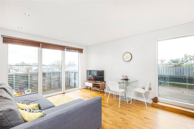 Flat for sale in Balham Grove, London