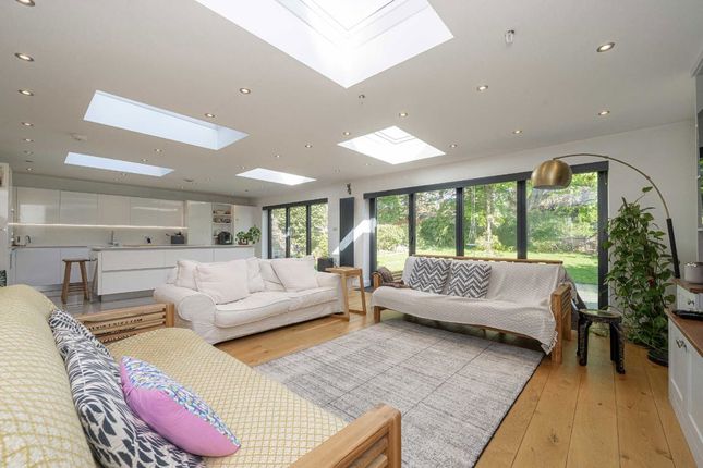 12, Broomfield, Sunbury-On-Thames photo 4