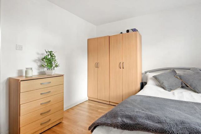 Room to rent in Chippenham Road, London