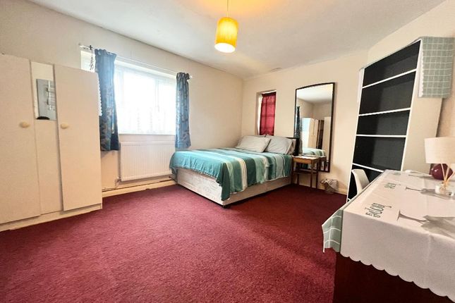 Thumbnail Room to rent in Old Oak Common Lane, East Acton, London