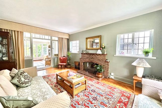 15, Wilmerhatch Lane, Epsom photo 4