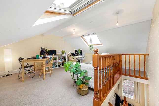 Thumbnail Flat to rent in Sandmere Road, London