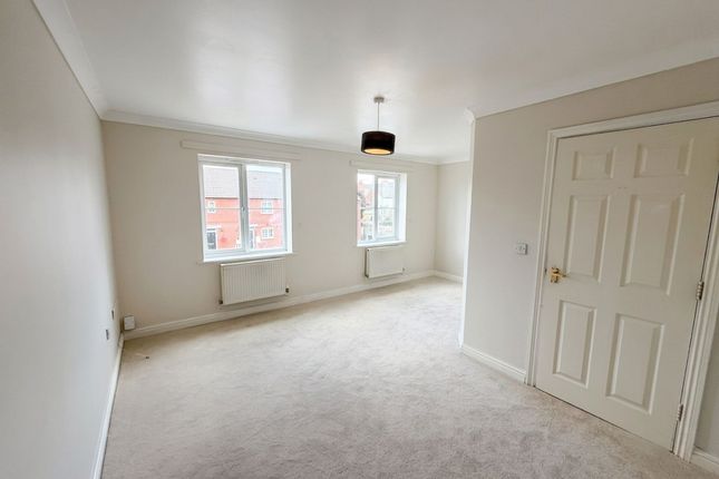 14 Tilling Close, Grantham photo 4