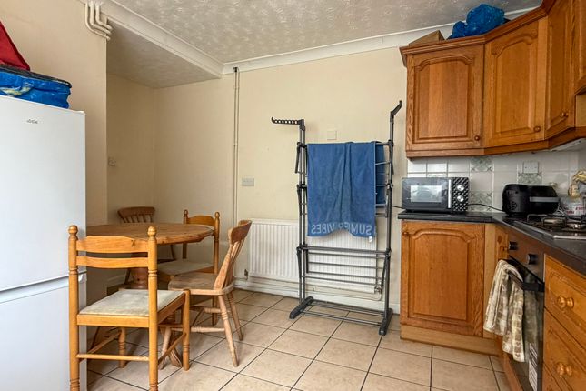 Room 4, 20, Lisburn Road, Newmarket photo 5