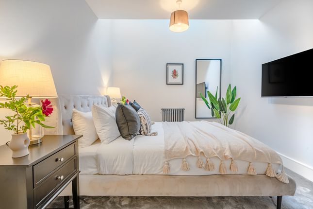 Duplex to rent in 10-11 King's Mews, Bloomsbury