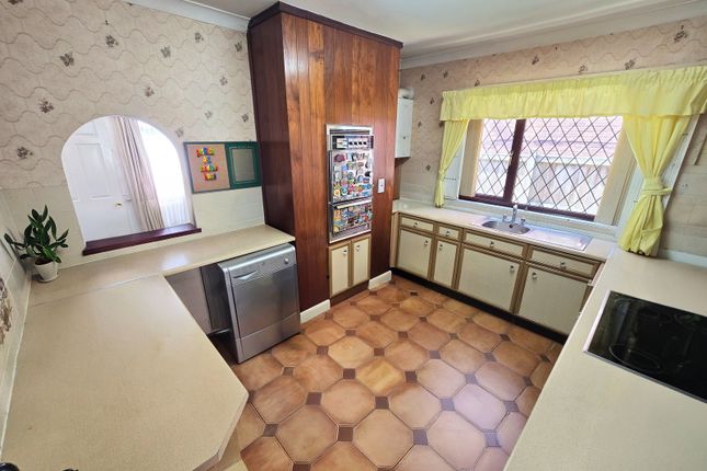 272, Coalway Road, Wolverhampton photo 2