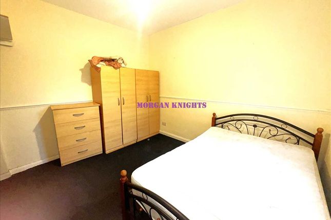 Thumbnail Room to rent in Carlyle Road, London