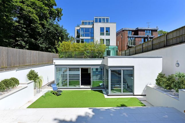 9 West Heath Road photo 3