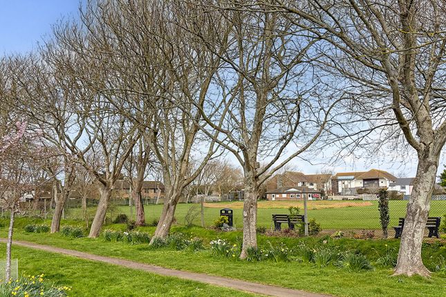 3, Oakley Gardens, Littlehampton photo 2
