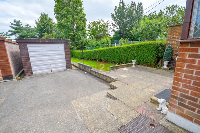 End terrace house to rent in Southend Road, Manor