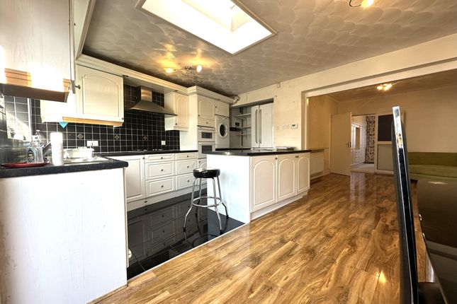 96 Worton Way, Isleworth photo 3
