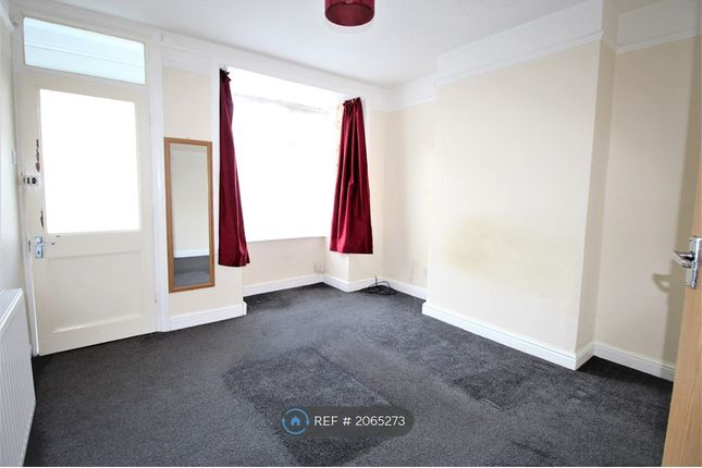 Terraced house to rent in Avenue Road, Rugby