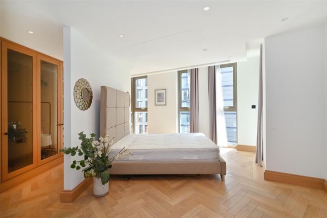 Flat for sale in Abell House, London
