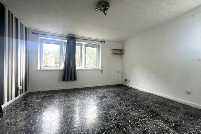 318, Meggeson Avenue, Southampton photo 3