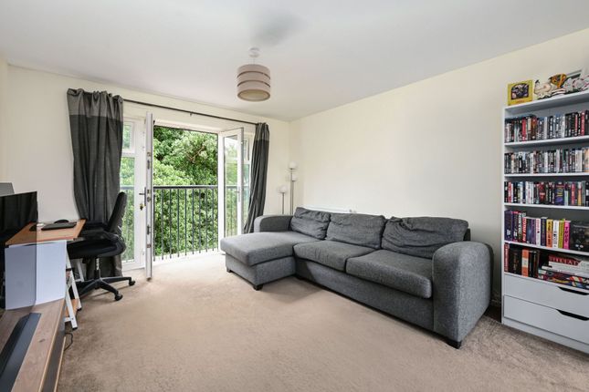 13, Coxwell Avenue, Farnborough photo 3