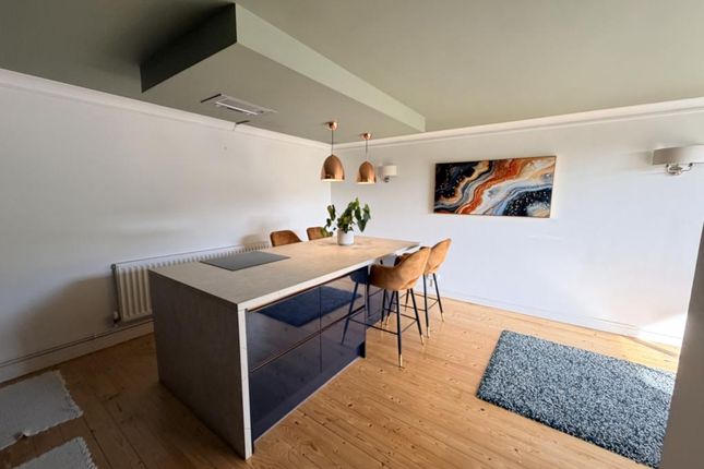 2 Highcliffe Court, Langland photo 3