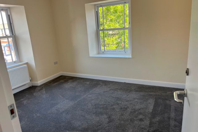 Flat, Lloyds Bank Combe Road, Bristol photo 4