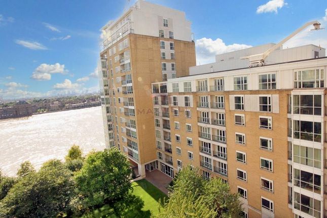 Flat to rent in Canary Riverside, 38 Westferry Circus, Canary Wharf, London