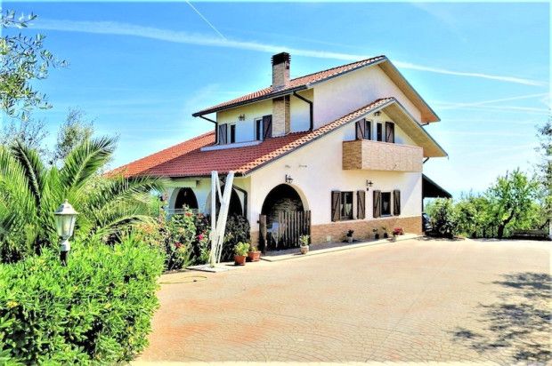 Villa for sale in Teramo, Pineto, Abruzzo, Te64025