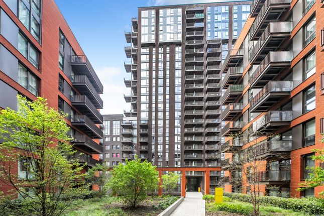 Thumbnail Flat for sale in Viaduct Gardens, Nine Elms