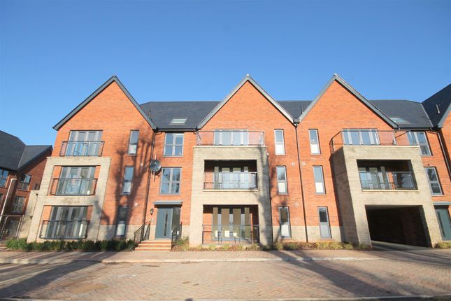 2 bed flat to rent in Jenkins Way, Frenchay, Bristol BS16