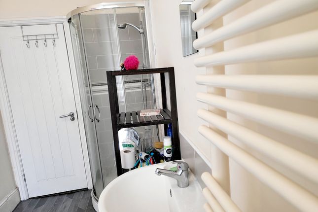 Room 2, Manchester photo 3