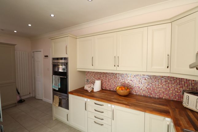 33, Swinnow Drive, West Yorkshire photo 4