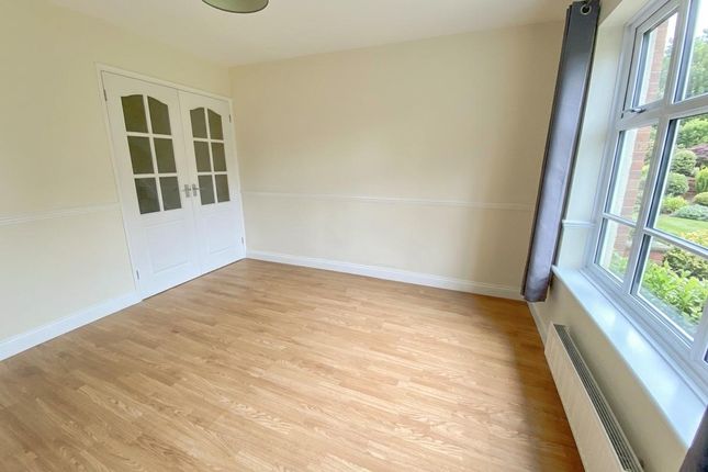Queensbury Place, Camberley photo 4