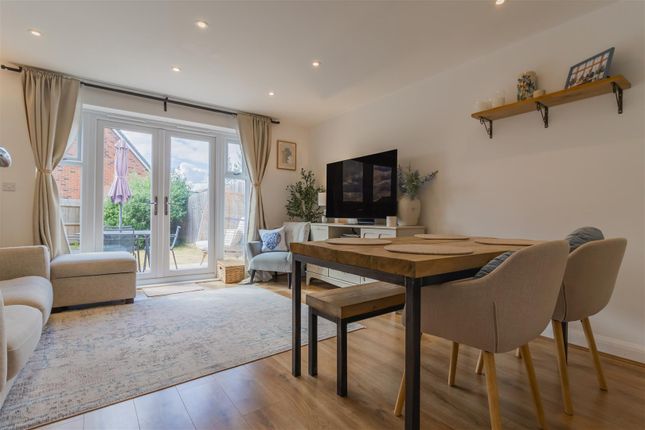 11, Nelson Way, Southam photo 2