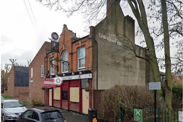 Pub/bar to let in Sir Robert Peel, 7 Langdale Close, London