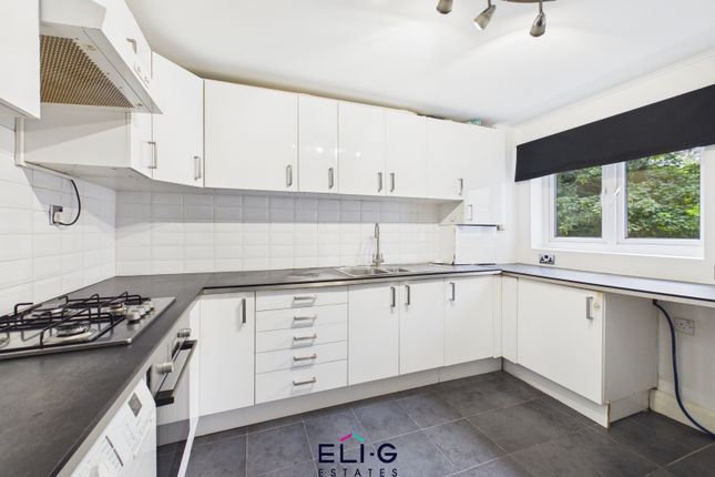 Flat 2, Lakeside Lodge, London photo 3