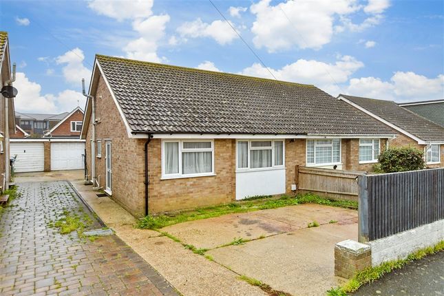 2-bed bungalow on Hoddern Avenue, Peacehaven, £315,000