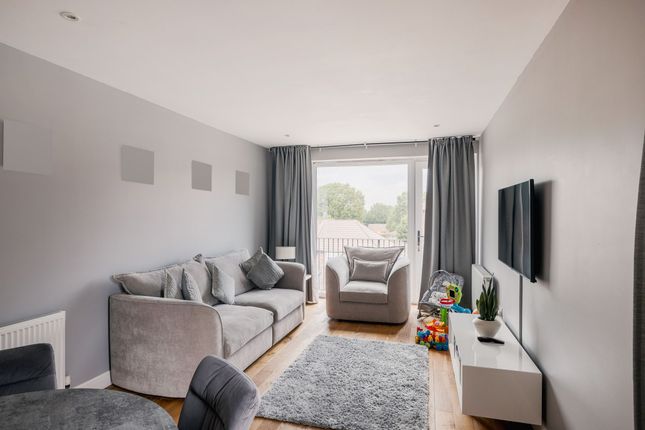 8 GB House, East Grinstead photo 4